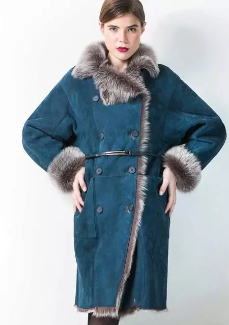 ایتالیایی پوشش (45 عکس): مدل های زمستانی زنان شیک، مارک ها، کارنلی، اندازه بزرگ 394_16