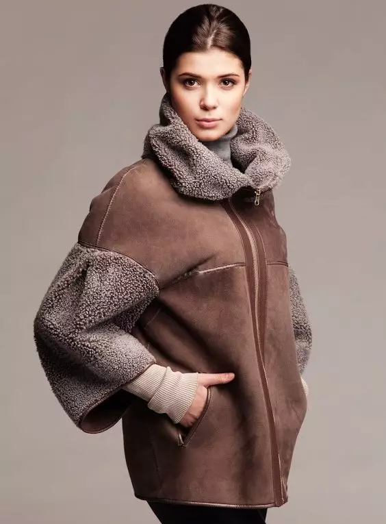 ایتالیایی پوشش (45 عکس): مدل های زمستانی زنان شیک، مارک ها، کارنلی، اندازه بزرگ 394_18