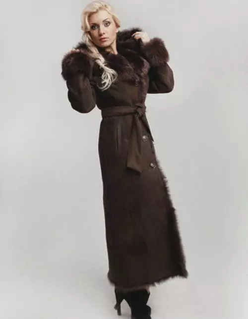 ایتالیایی پوشش (45 عکس): مدل های زمستانی زنان شیک، مارک ها، کارنلی، اندازه بزرگ 394_25