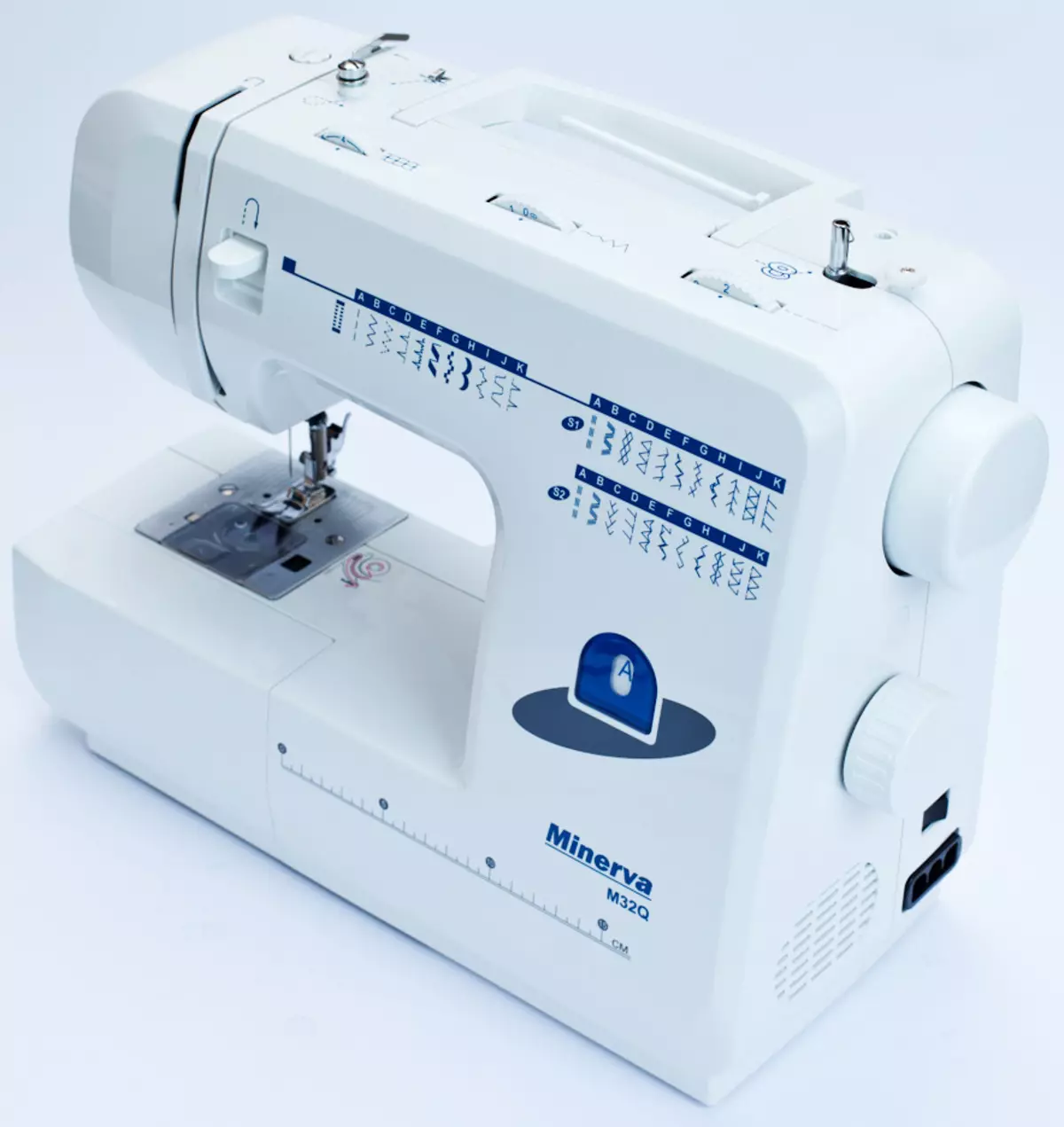 Macchine per cucire Minerva e Overlock: Decorexpert, M32G e modelli con azionamento del piedino. Produttore Paese e recensioni Recensioni 3953_11