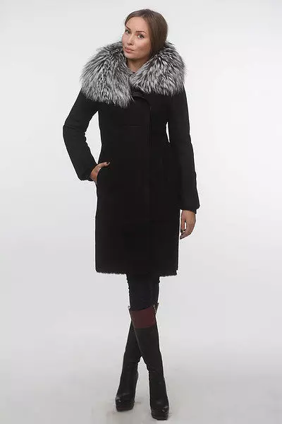 چه چیزی برای پوشیدن یک کت (87 عکس): مدل های طول متوسط، که کلاه به لباس، که با پوشیدن سیاه و سفید، قرمز، خاکستری، به زانو، با یک روسری، تصاویر 396_69