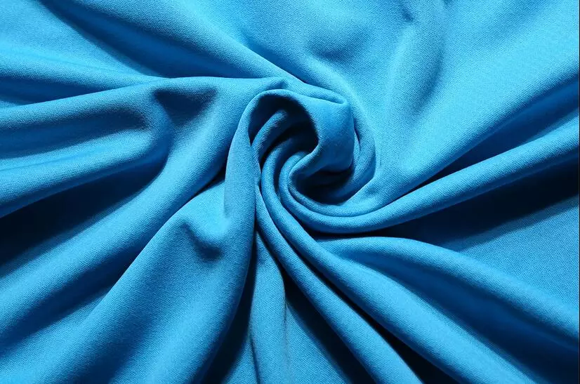 Cotton (45 foto): Properti kain katun padat, katun tipis 100%, jenis bahan dan perbedaannya dari rami. Bagaimana jika kapas duduk setelah dicuci? 3975_11