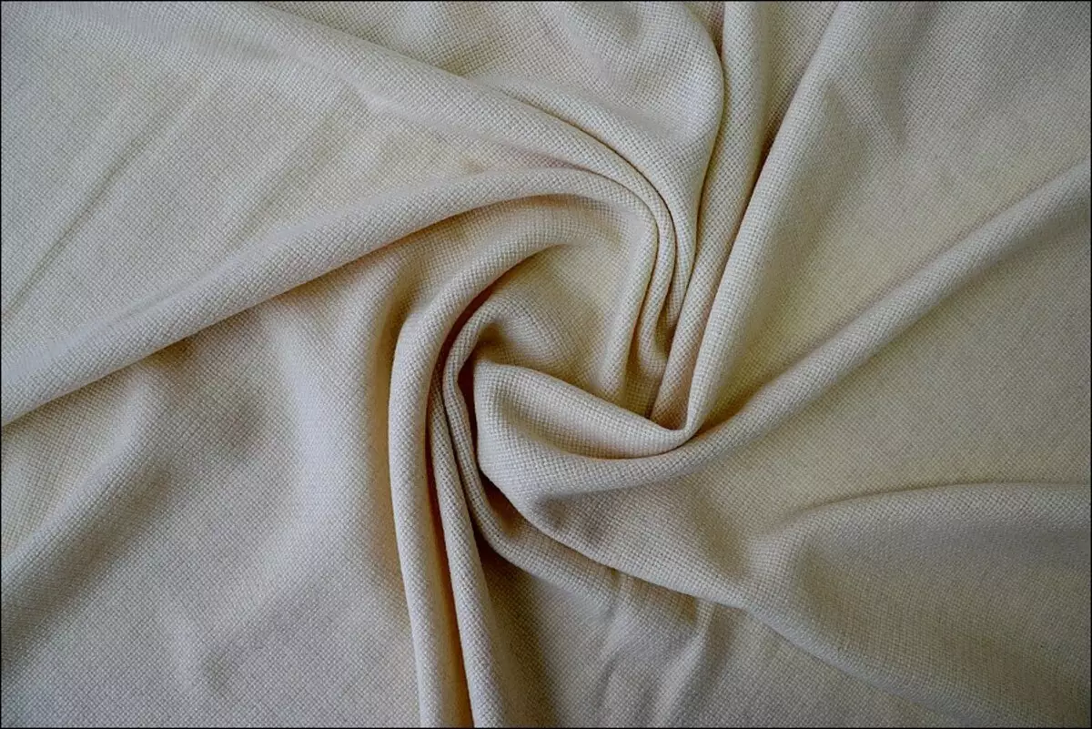 Cotton (45 foto): Properti kain katun padat, katun tipis 100%, jenis bahan dan perbedaannya dari rami. Bagaimana jika kapas duduk setelah dicuci? 3975_13