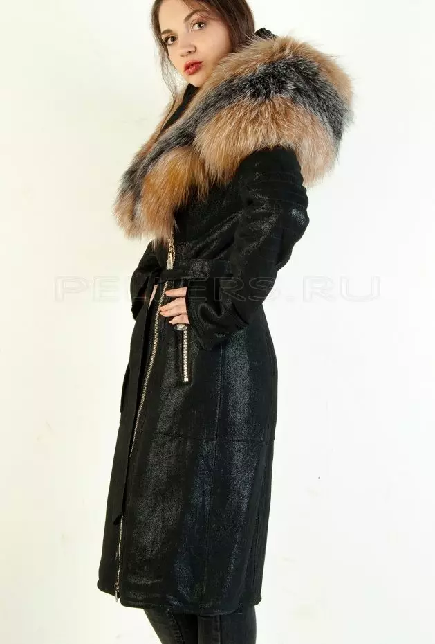 کت Chernoburka (39 عکس): سیاه و سفید، کت زنانه با تر و تمیز Chinbure، با یقه سیاه Burgher، طولانی، موتون 399_21