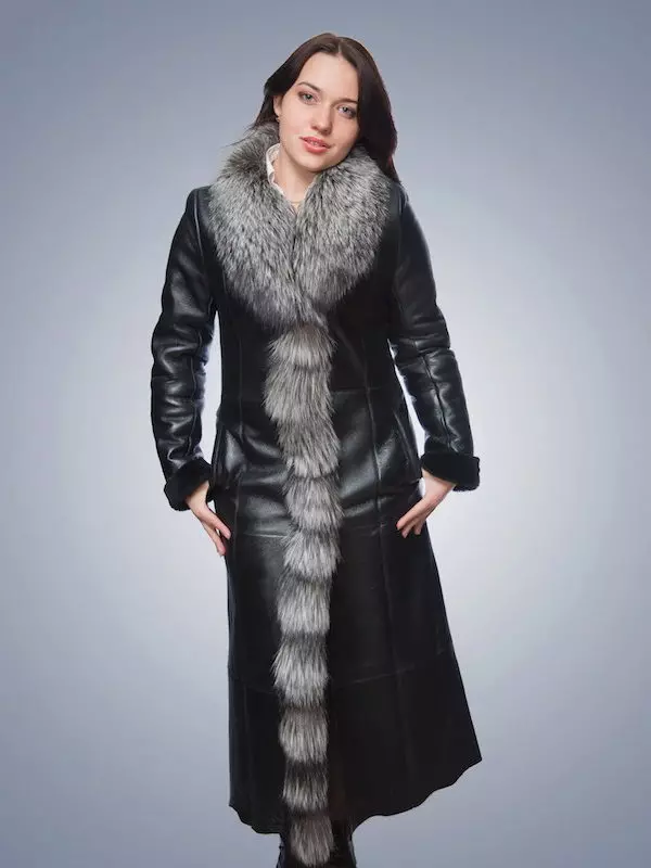 کت Chernoburka (39 عکس): سیاه و سفید، کت زنانه با تر و تمیز Chinbure، با یقه سیاه Burgher، طولانی، موتون 399_23