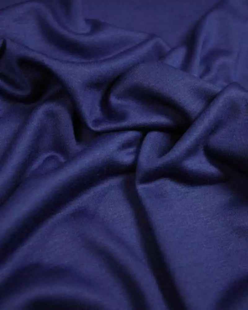 Jersey (62 ảnh): Nó là gì và vật liệu trông như thế nào? Thành phần và mô tả của vải. Những gì may từ quần áo dệt kim dày đặc? 4025_10