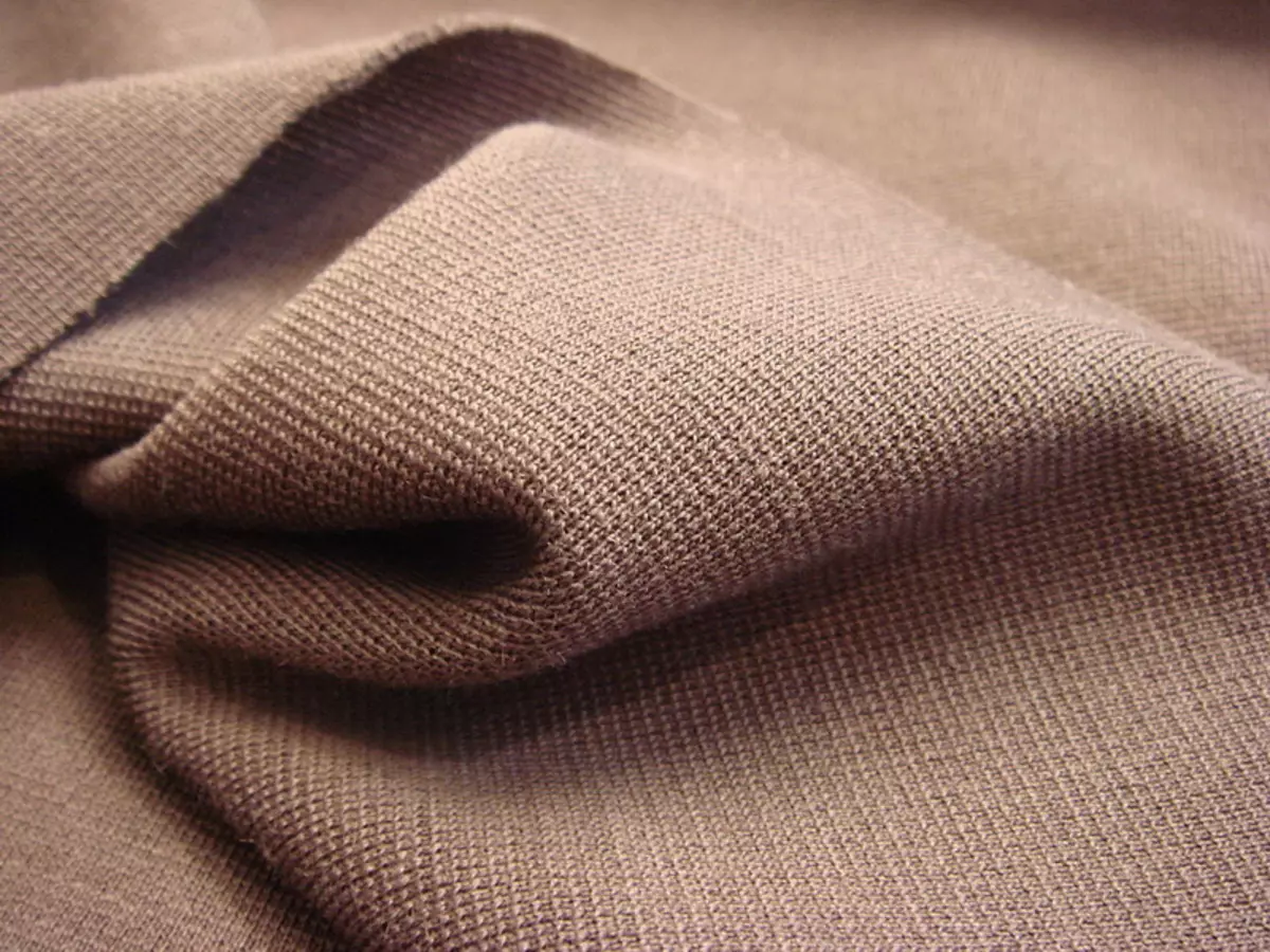Jersey (62 foto): Seperti apa itu dan seperti apa materi? Komposisi dan deskripsi kain. Apa yang menjahit dari pakaian knit padat? 4025_34