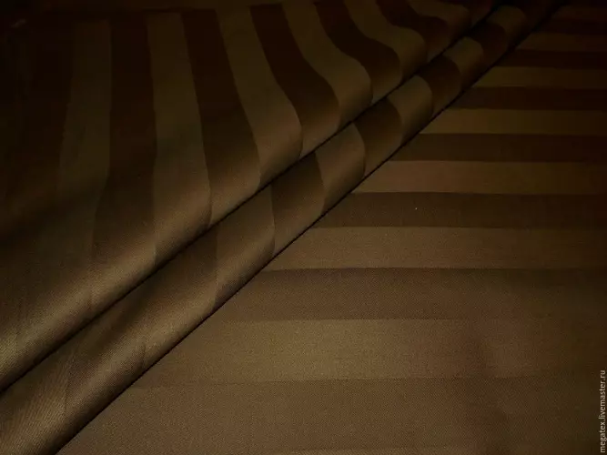 Straip-Satin: Kaj je ta tkanina in je mogoče šivati ​​blazine iz nje, listov in prevleke za odejo? Kakšna je njena sestava? Ocene 4041_10