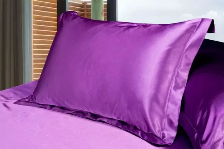 Straip-saten: Çfarë është ky pëlhurë dhe është e mundur për të qep një pillowcase nga ajo, fletë dhe një mbulesë duvet? Cila është përbërja e saj? Shqyrtime 4041_16