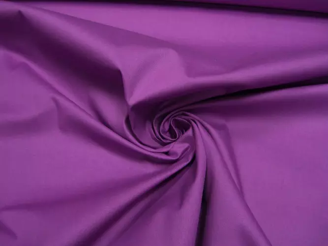 Straip-Satin: Kaj je ta tkanina in je mogoče šivati ​​blazine iz nje, listov in prevleke za odejo? Kakšna je njena sestava? Ocene 4041_9