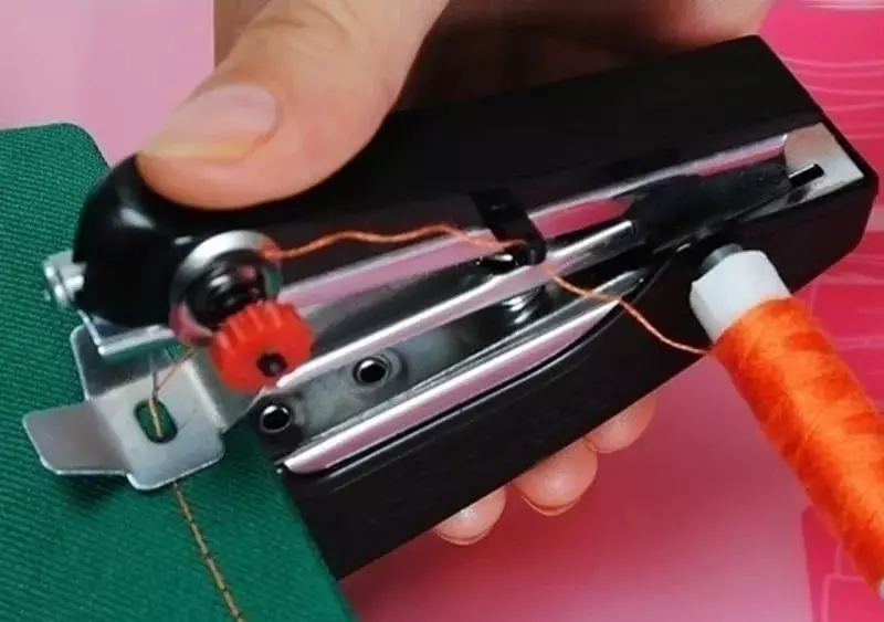 如何修復縫紉機？如何將線程插入手動機器？在電氣和腳踏機中加油的方案加油 4056_14