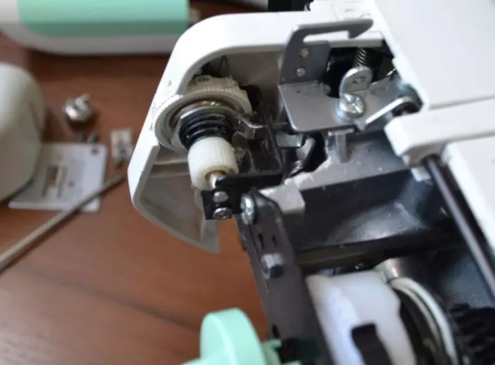 Напетости на сензији у шиваћој машини: Како подесити напетост доње нити? Како поставити горњу нит у машини? 4058_5
