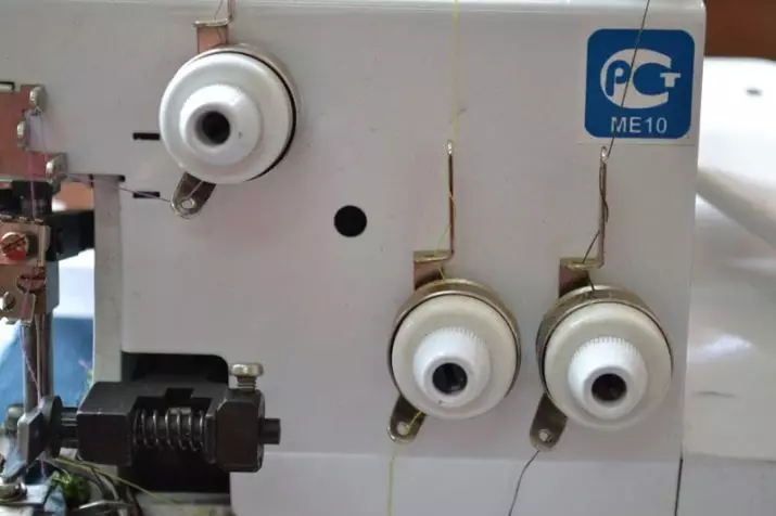 Spankdraden in de naaimachine: hoe de spanning van de onderdraad aan te passen? Hoe de bovenste draad in de machine in te stellen? 4058_6