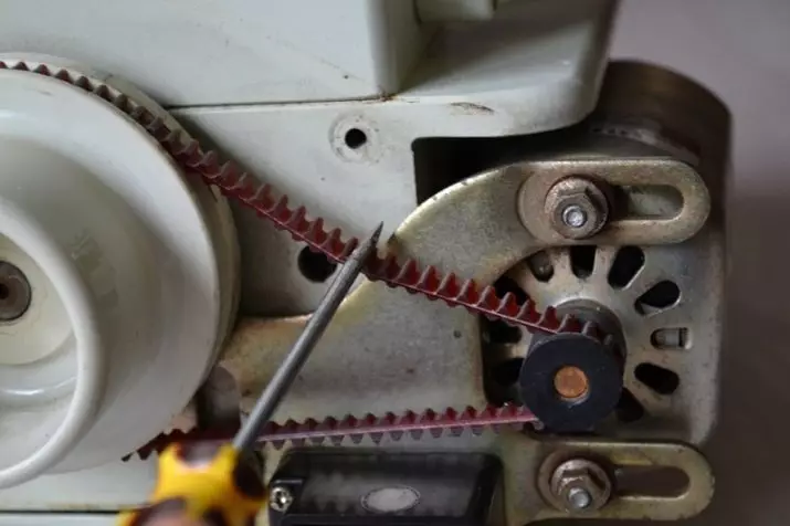 修理缝纫机：如何用自己的手修理？为什么不捕获底线？为什么针移动？ 4060_10