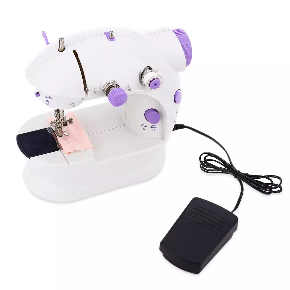 Syning af mini maskine: Valg af en lille bærbar håndmaskine. Hvordan man bruger og fylder tråden? Instruktion og anmeldelser 4062_13