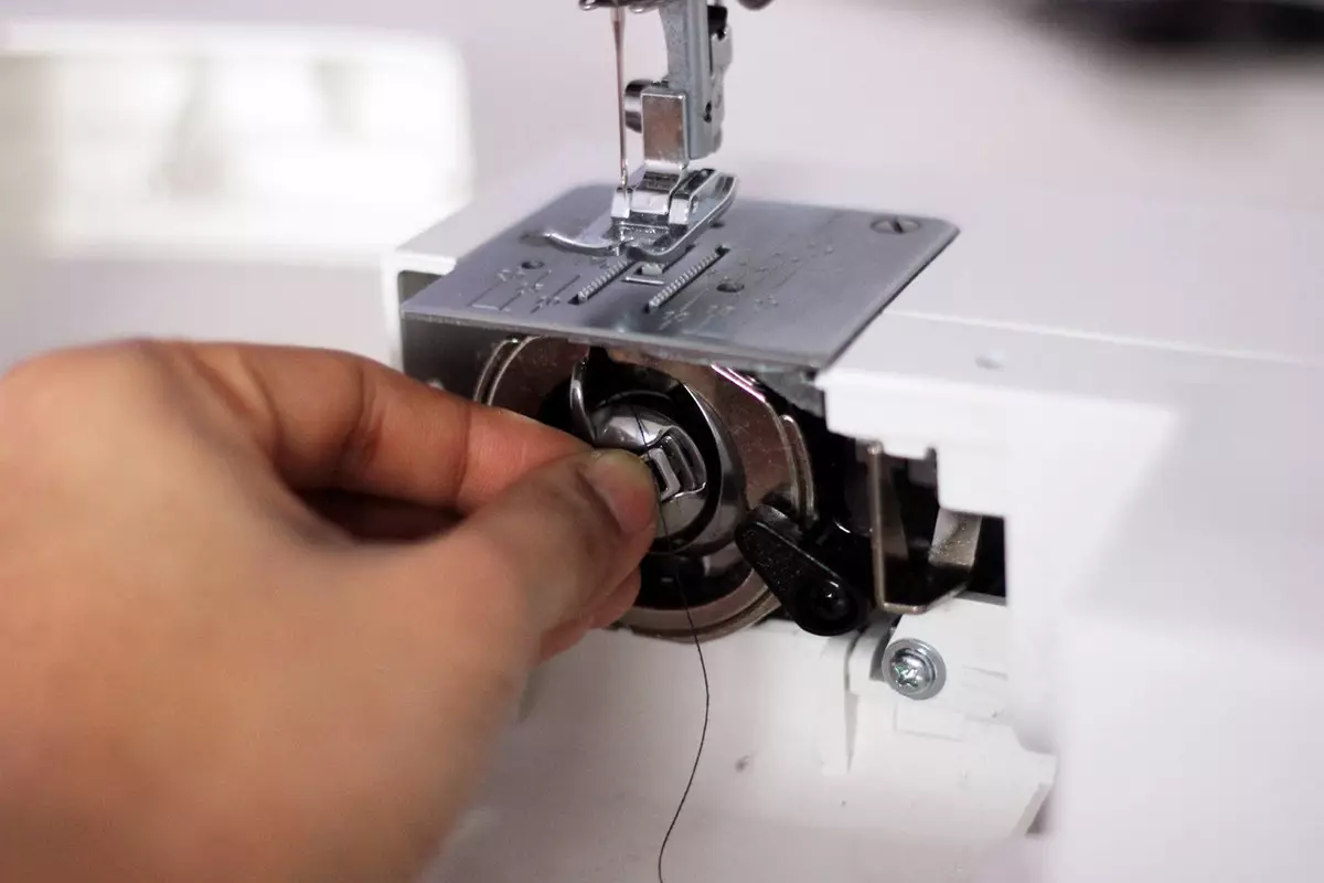 How to set up a sewing machine? Setting the manual machine. How to properly adjust the thickness of the fabric? 4066_22