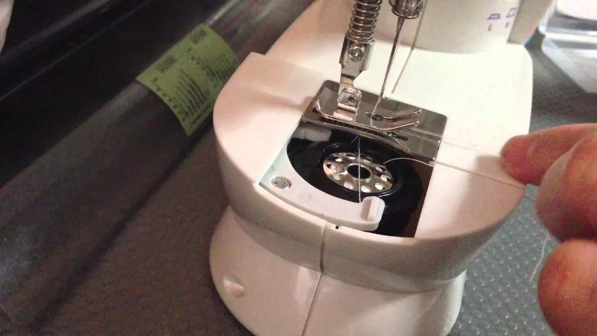 How to set up a sewing machine? Setting the manual machine. How to properly adjust the thickness of the fabric? 4066_23