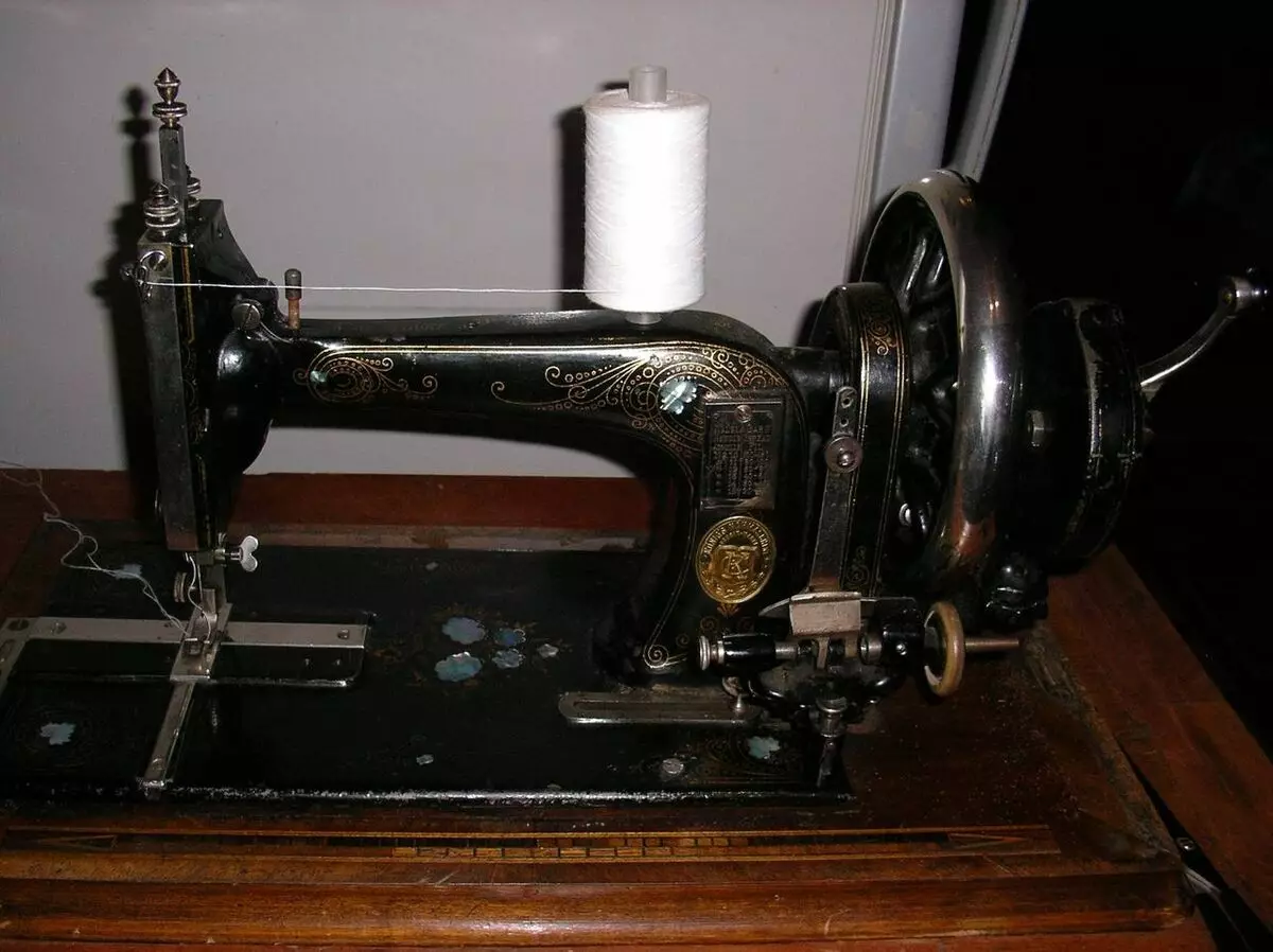 How to set up a sewing machine? Setting the manual machine. How to properly adjust the thickness of the fabric? 4066_3
