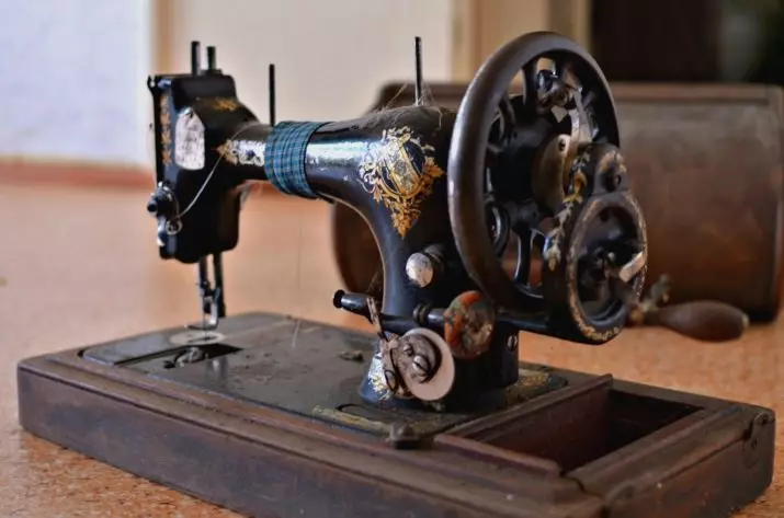 Hoe draad in Singer Naaimachine te herstellen? Tankende draden in een dobbelt van een oude typemachine. Schema voor Amerikaanse modellen 4068_2