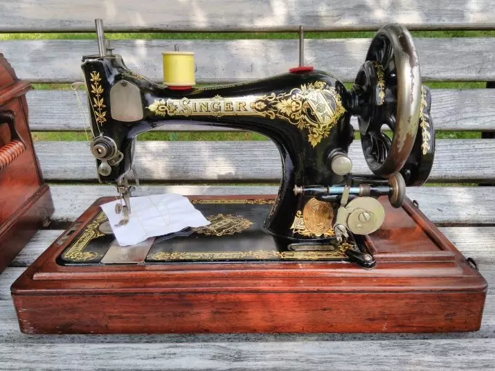 Kuidas kinnitada lõnga laulja õmblusmasinas? Tankimise niidid vana kirjutusmasina bobbingis. American mudelite skeem 4068_27