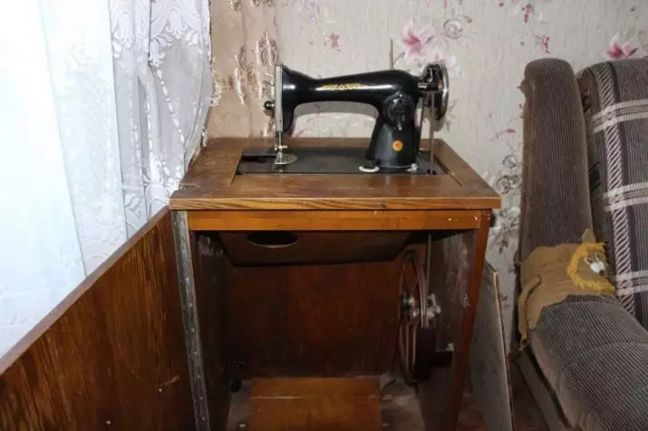Máquina de costura: Instruções para um carro com uma unidade, modelos antigos com uma cama, chinês e máquinas mecânicas soviéticas 4071_20