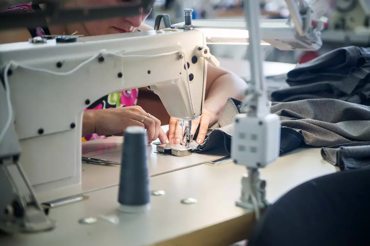 Máquina de choque para la máquina de coser: ¿Cómo insertar en la máquina y llenar la tapa de balancín? ¿Por qué la bobina captura el hilo inferior? 4076_27