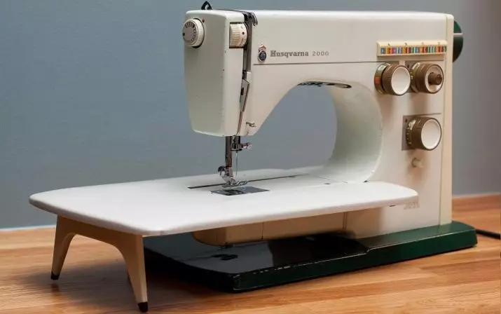 Máquina de coser para principiantes: ¿Qué elegir? Los mejores vehículos presupuestarios para los recién llegados para coser casas. 4084_36