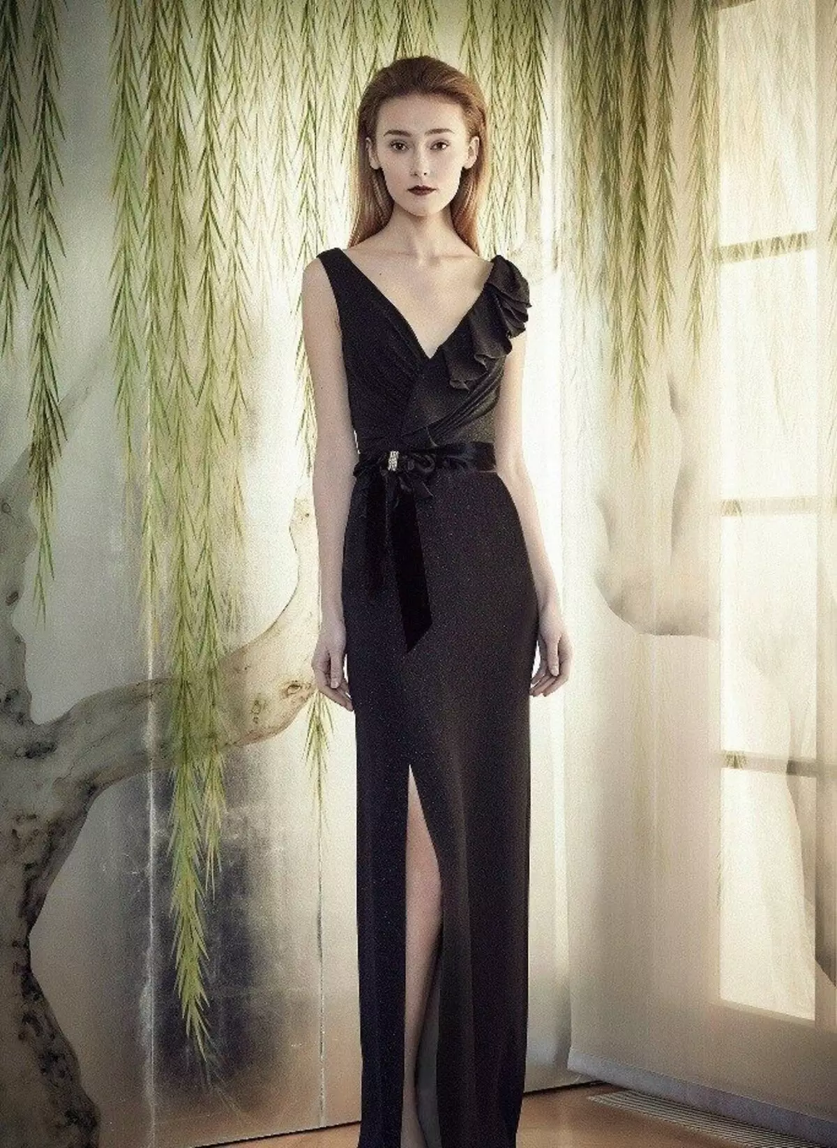 لباس عصر سیاه با یک بخش از جنی پکلام