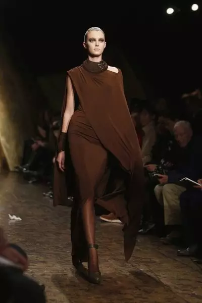 Smuk mørk brun kjole