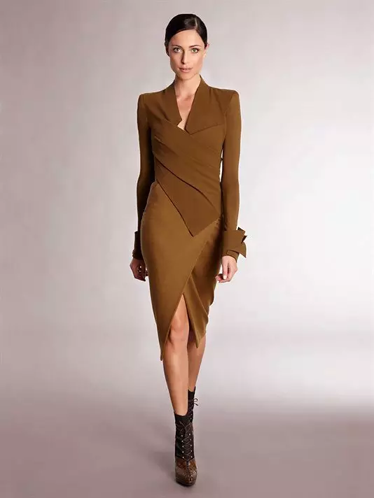 Rochie brună frumoasă cu mâneci
