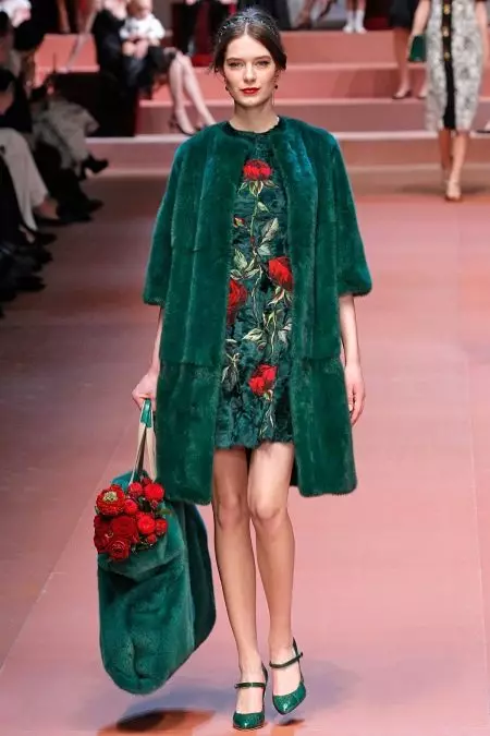 Pakaian hijau malam dari Dolce dan Gabbana