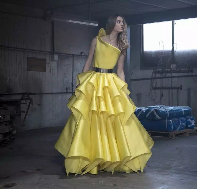 Frodige aften kjole gul fra Isabelle Sanchez