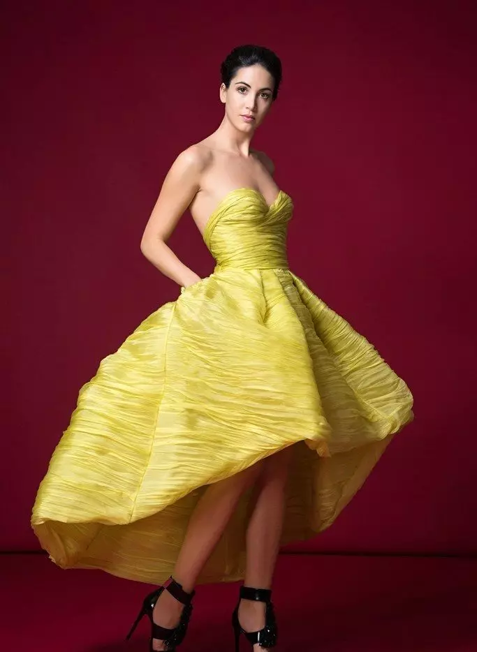 שמלה צהובה קצרה קצר, ארוך מאחור