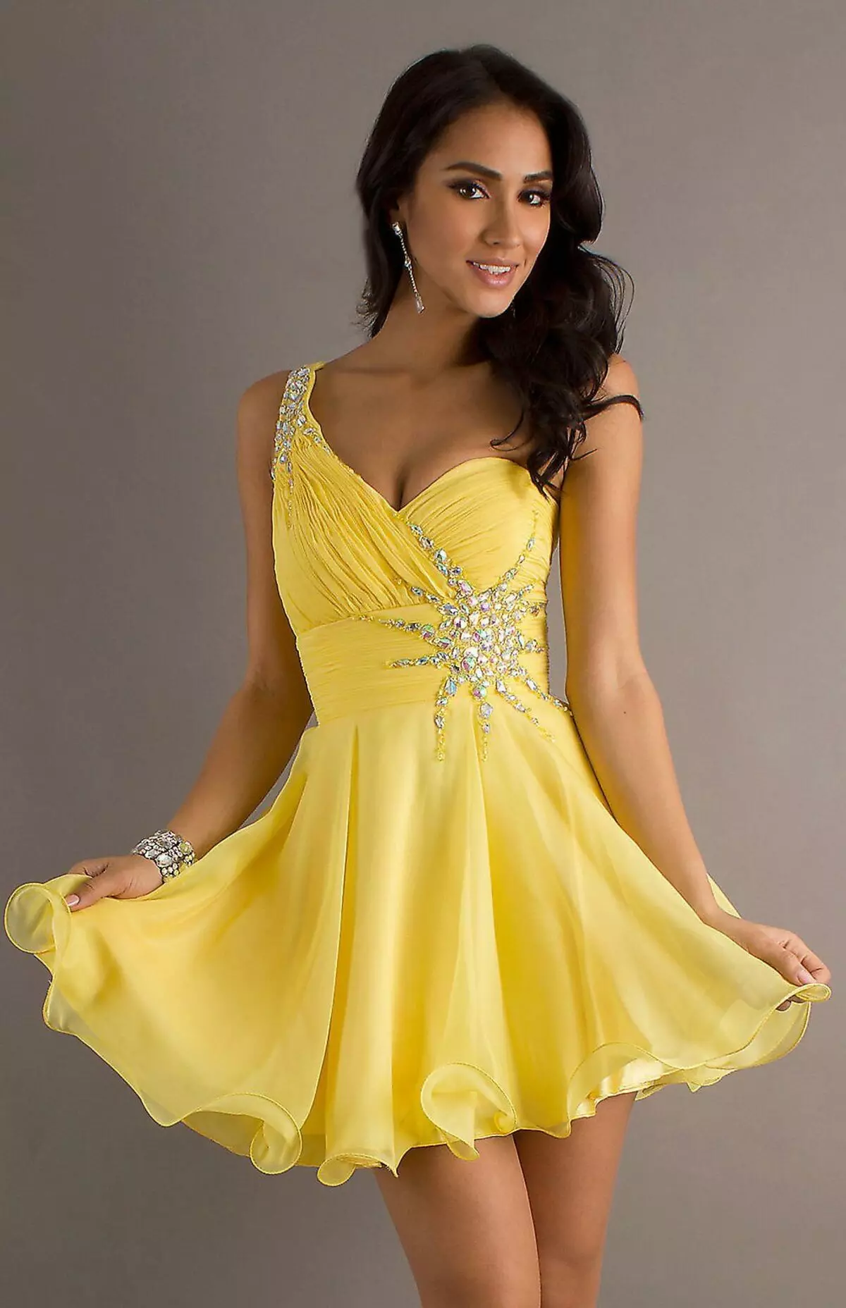 Kısa sarı elbise
