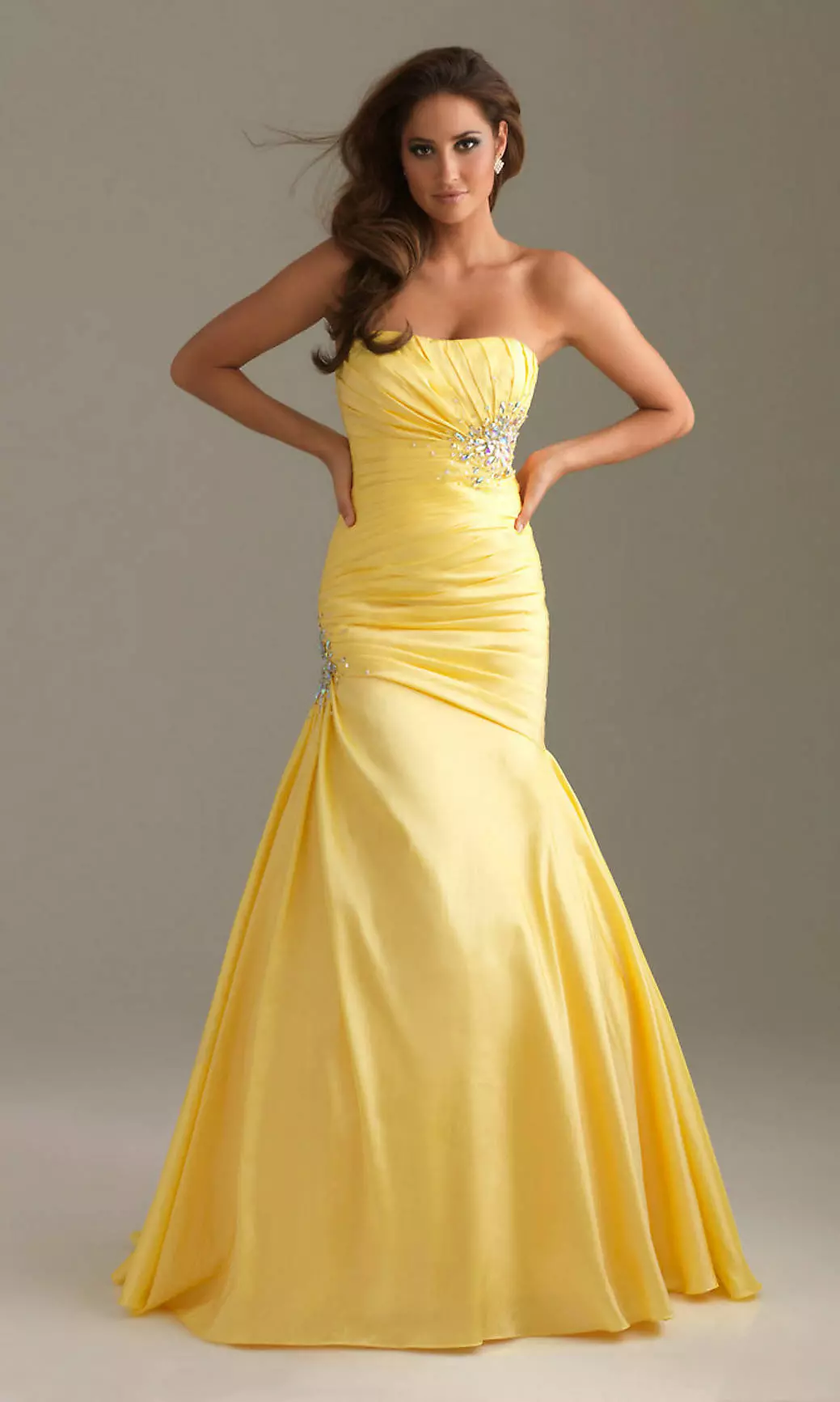 Krásné žluté večerní šaty