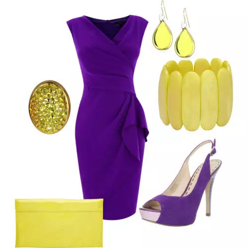 Fioletowa sukienka z żółtymi dekoracjami