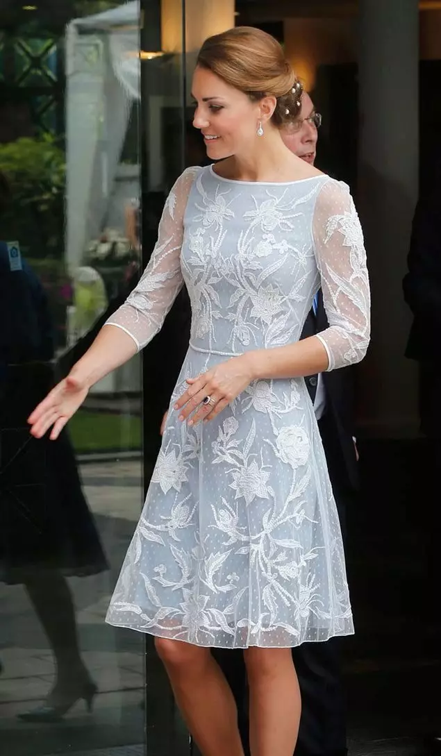 Belo vestido branco-azul kate midtton