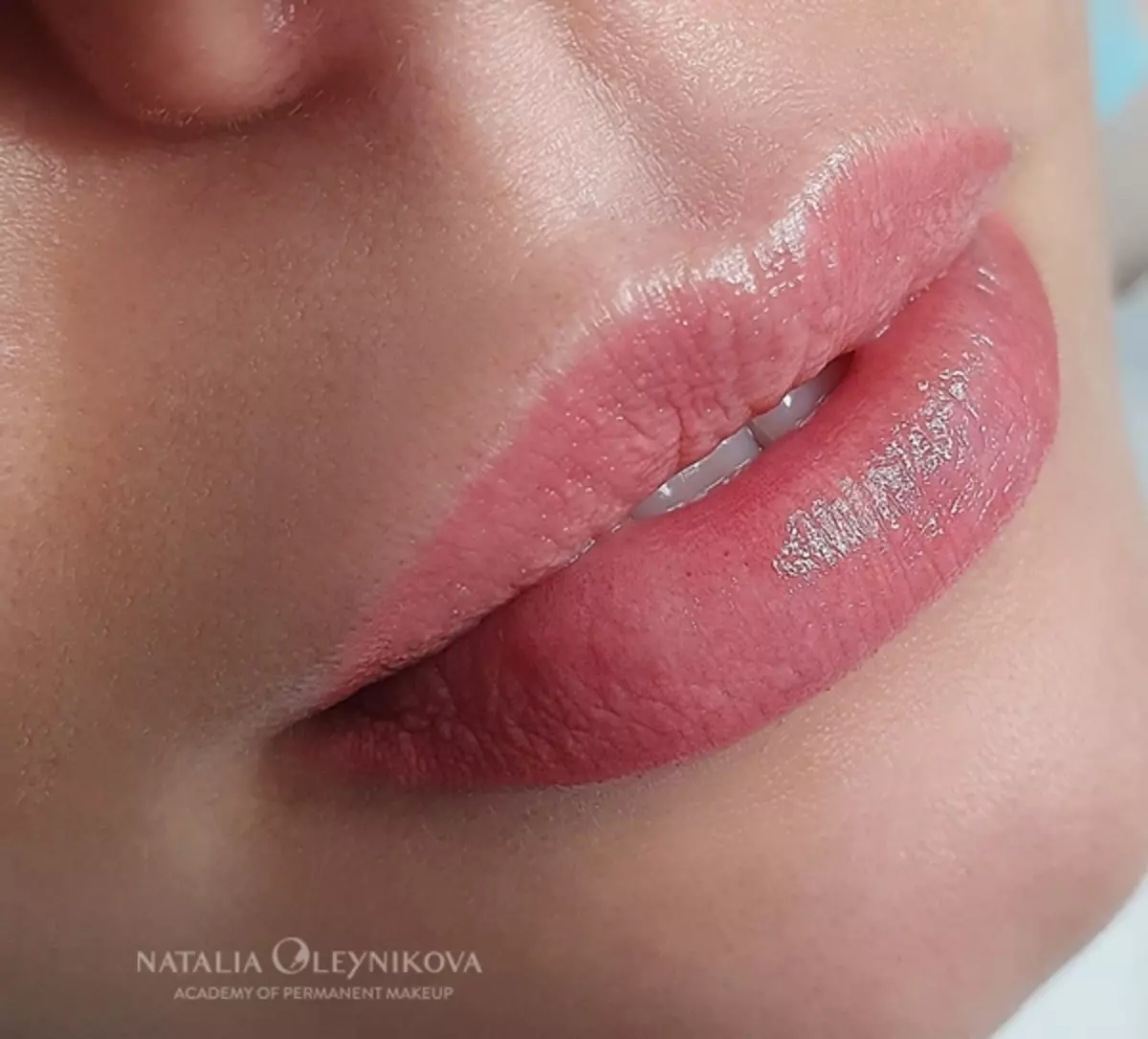Tattoo de labios de acuarela: Descrición da maquillaxe permanente na técnica de acuarela, maquillaxe natural. Curación tras permanente. Canto ten a tatuaxe? 4140_3