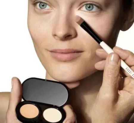 Makeup Cool: Conas an cailín makeup is áille a dhéanamh céim ar chéim? Smaointe an-fhuar de makeup simplí 4144_6