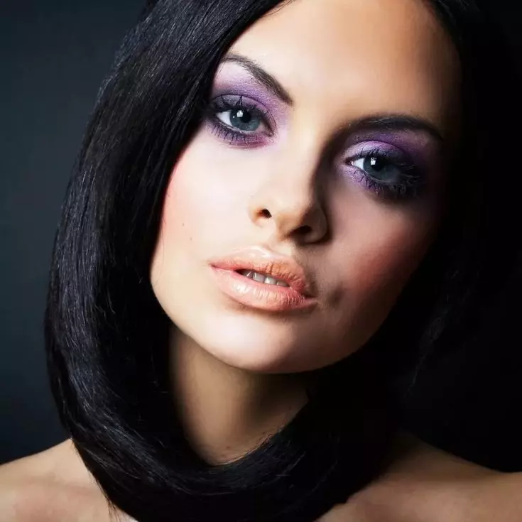 Maquillaje en colores fríos: ¿Cómo hacer maquillaje en tonos fríos en el color del cabello? Las mejores opciones y características. 4148_16