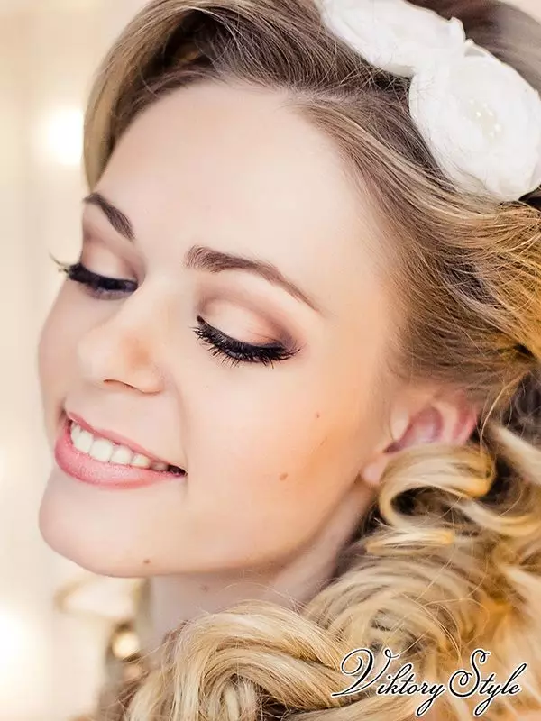 Hochzeit Make-up für braune Augen (66 Fotos): für Brünetten und Blondinen. Licht Make-up für eine Hochzeit für Bräute Bräute. Empfindliche Optionen für blond 4152_30