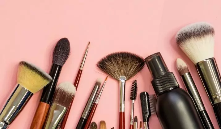 Naturbürsten für Make-up: Was ist besser - von einem natürlichen Haufen oder aus synthetischem? Wie waschen Sie Bürsten? Was sind Sie? 4165_13