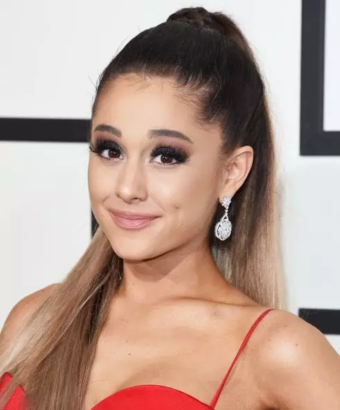 Makeup Ariana Grande: การแต่งหน้าแบบทีละขั้นตอนในรูปแบบของ Ariana Grande คำแนะนำที่เป็นประโยชน์ 4174_4