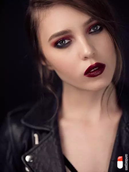 Punk štýl Makeup: Make-up Urob si sám krok za krokom pre dievčatá. Kedy je vhodný? Krásne príklady 4189_25