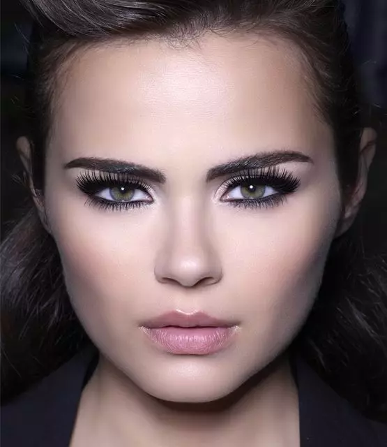 Punk Style Make-up: Make-up Doe het zelf voor stap voor meisjes. Wanneer is hij geschikt? Mooie voorbeelden 4189_4