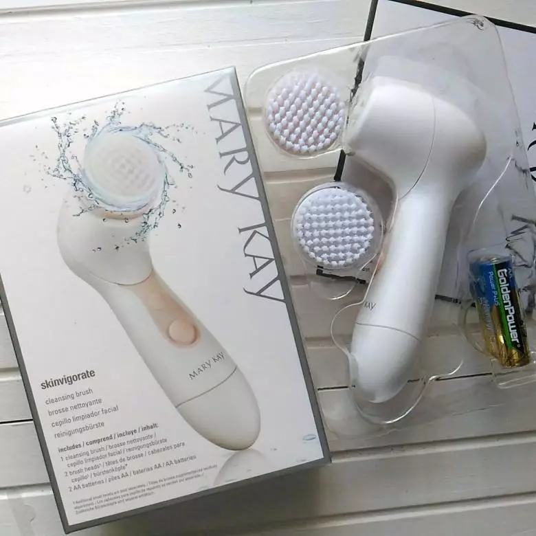 Mary Kay asangana neBrushes: Masagi ekucheneswa kwakadzika. Mashandisiro Aungaita Massage Brushes yekuchenesa kwechiso? Ongororo 4199_6