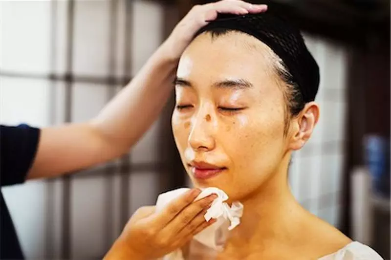 Make-up v štýle japonskej Geisha (54 fotografií): Ako urobiť jednoduchú Meycap doma? Čo na to bude potrebné? Krásne príklady 4202_35