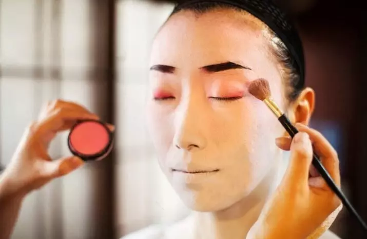 Make-up v štýle japonskej Geisha (54 fotografií): Ako urobiť jednoduchú Meycap doma? Čo na to bude potrebné? Krásne príklady 4202_42