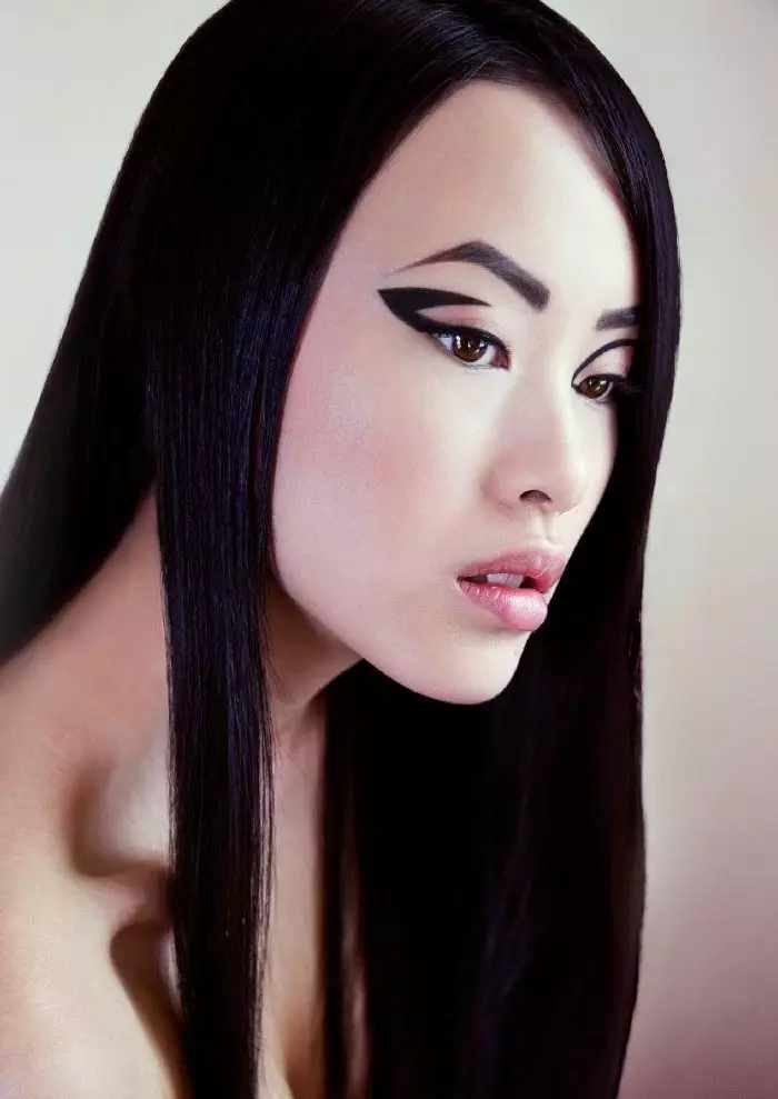 Make-up v štýle japonskej Geisha (54 fotografií): Ako urobiť jednoduchú Meycap doma? Čo na to bude potrebné? Krásne príklady 4202_43