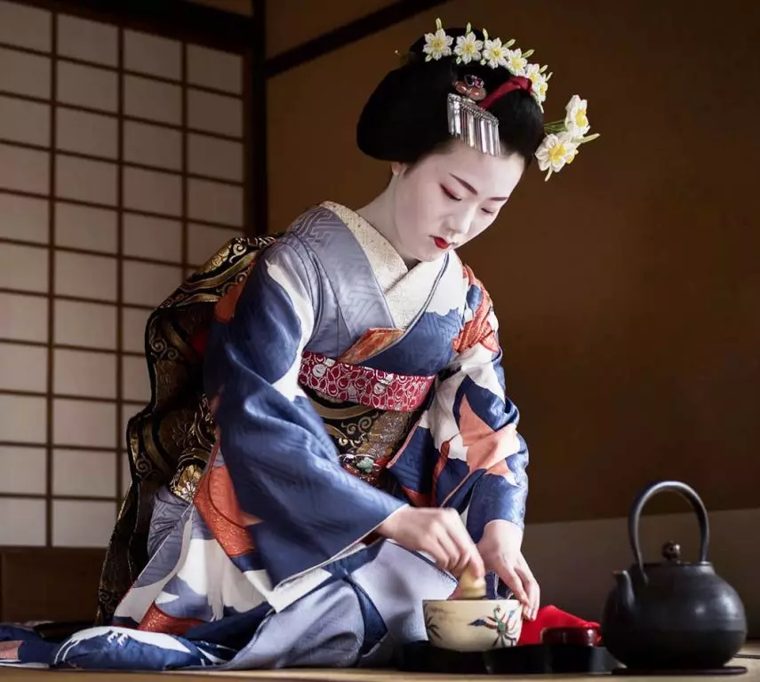 Make-up v štýle japonskej Geisha (54 fotografií): Ako urobiť jednoduchú Meycap doma? Čo na to bude potrebné? Krásne príklady 4202_50